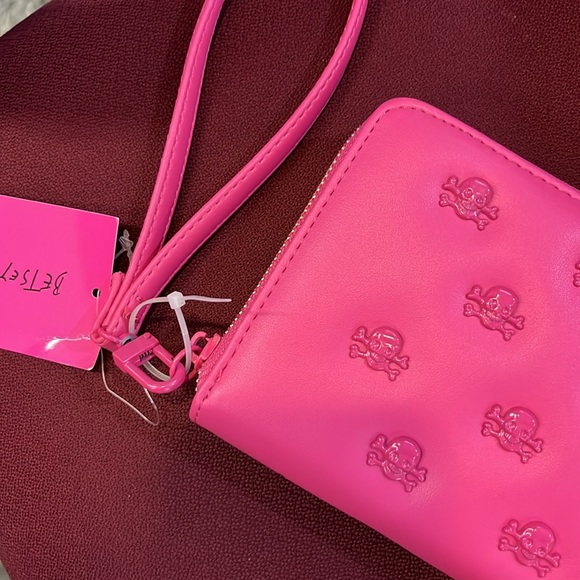 Betsey Johnson skull wallet - Picture 2 of 5